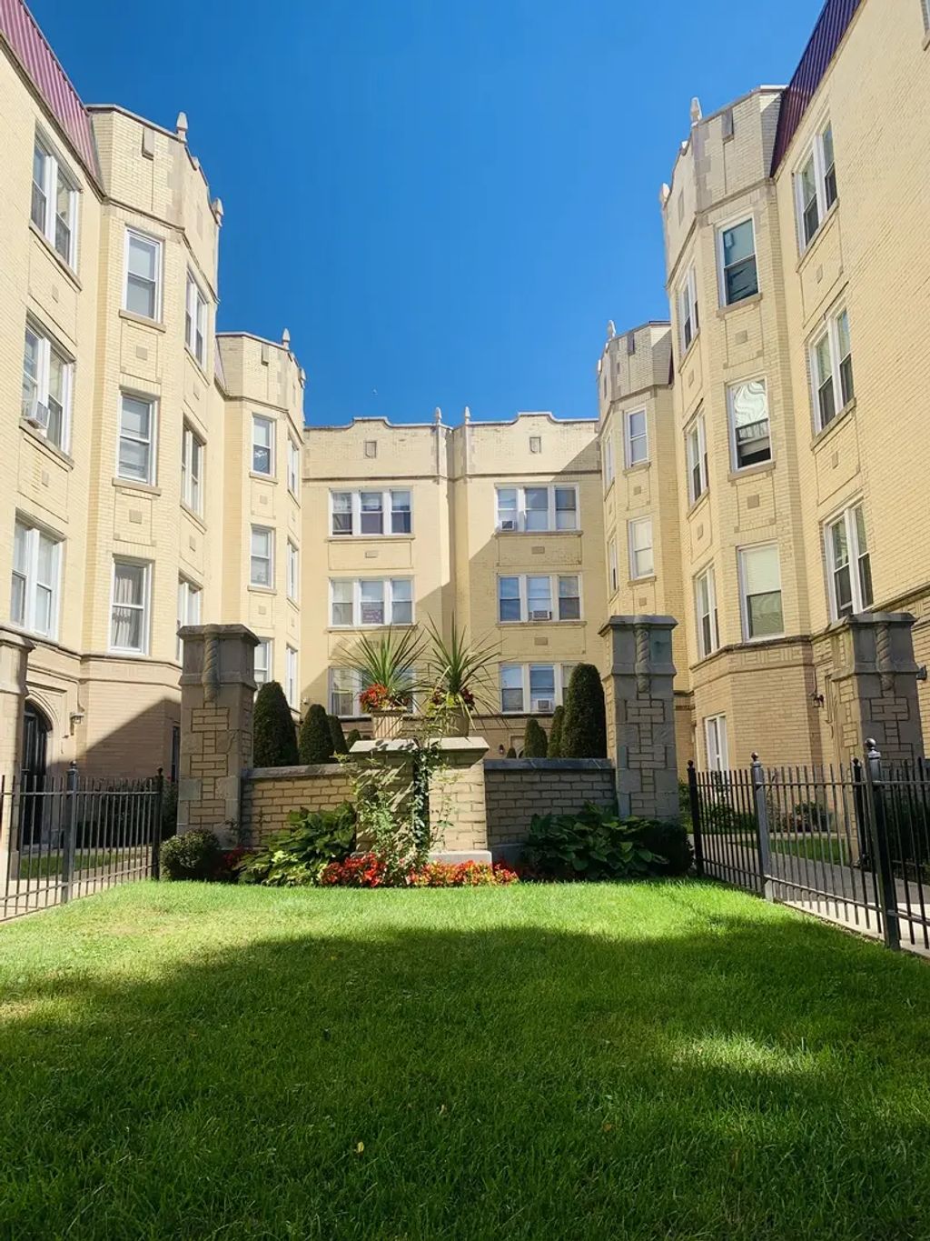 5731 N Kimball Avenue 2b, Chicago