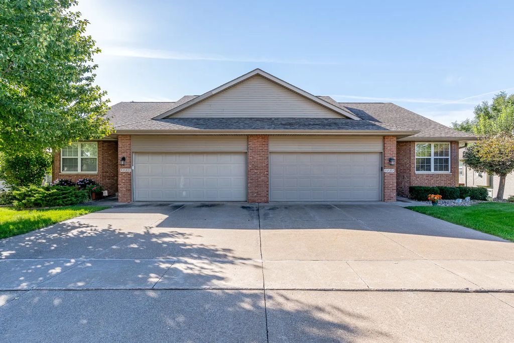 5033 Red Fox Road, Bettendorf