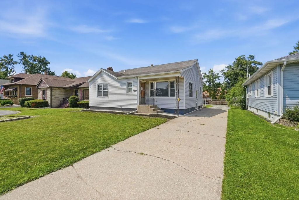 2642 Ridge Road, Lansing