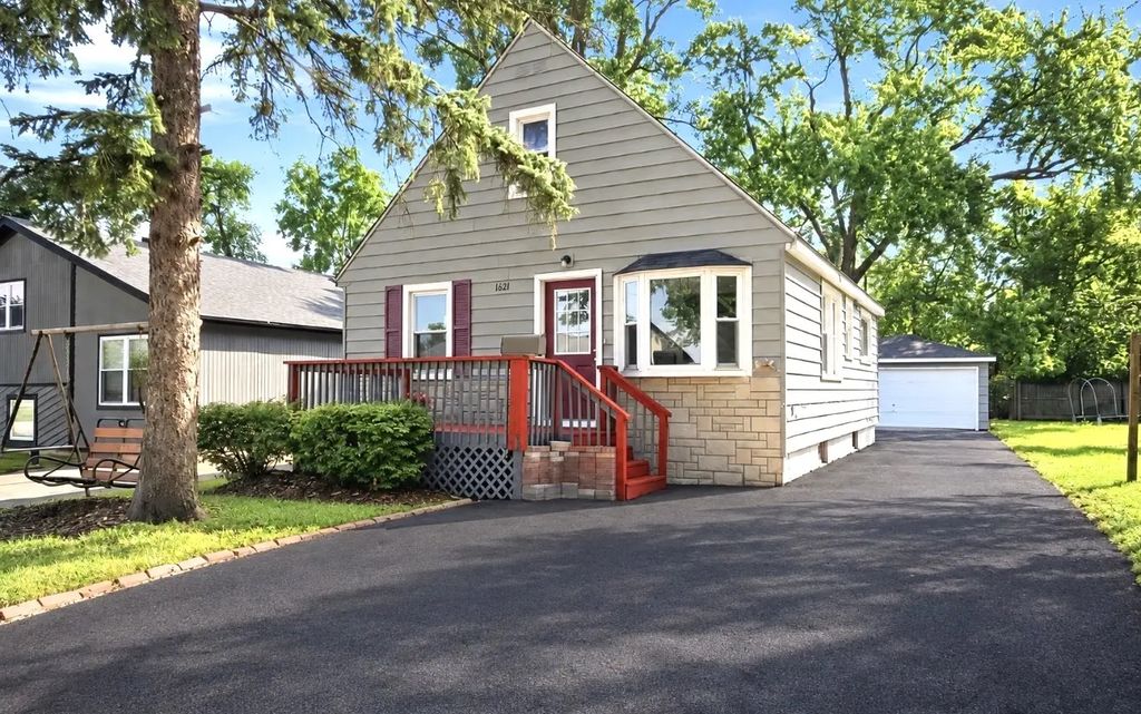 1621 Round Lake Drive, Round Lake Beach