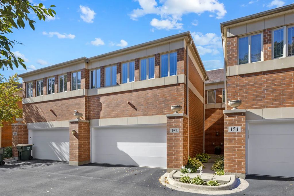 152 Finstad Drive, Libertyville