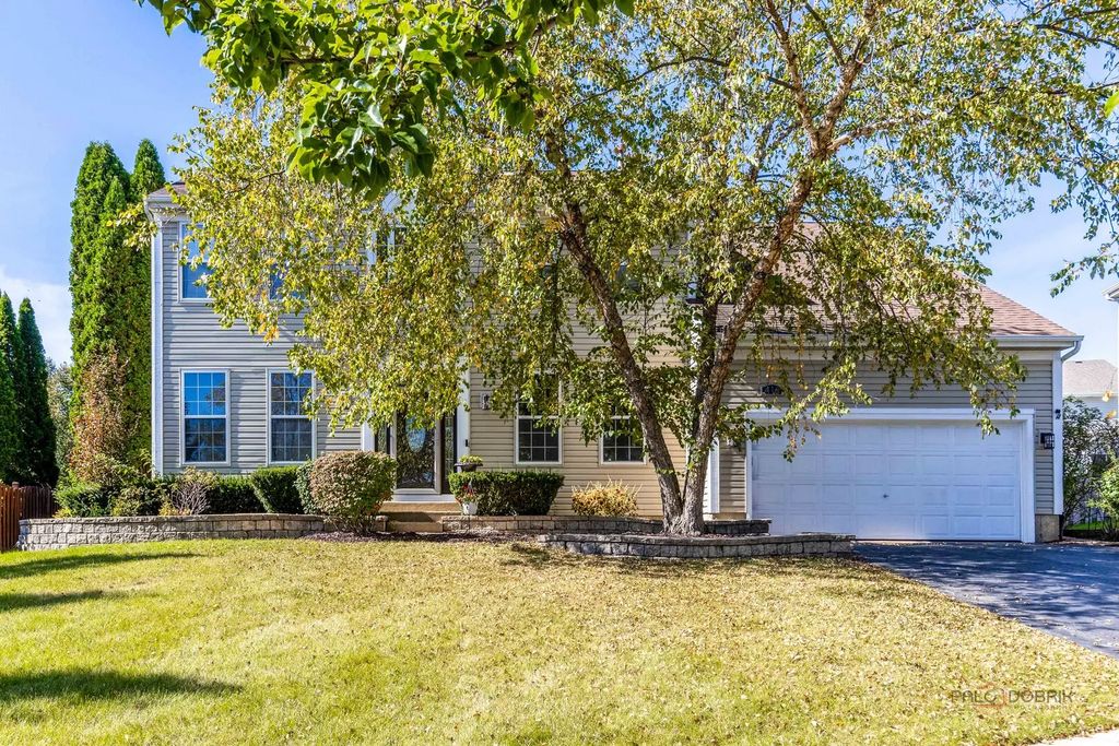 416 Ptarmigan Place, Lindenhurst