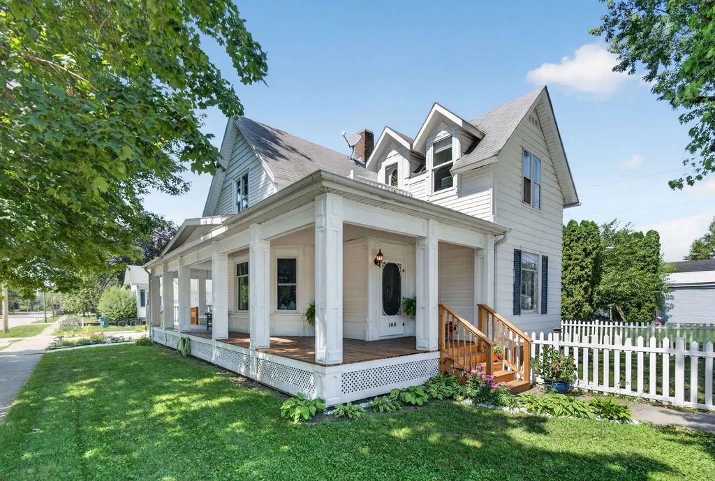 105 N Main St, Seneca