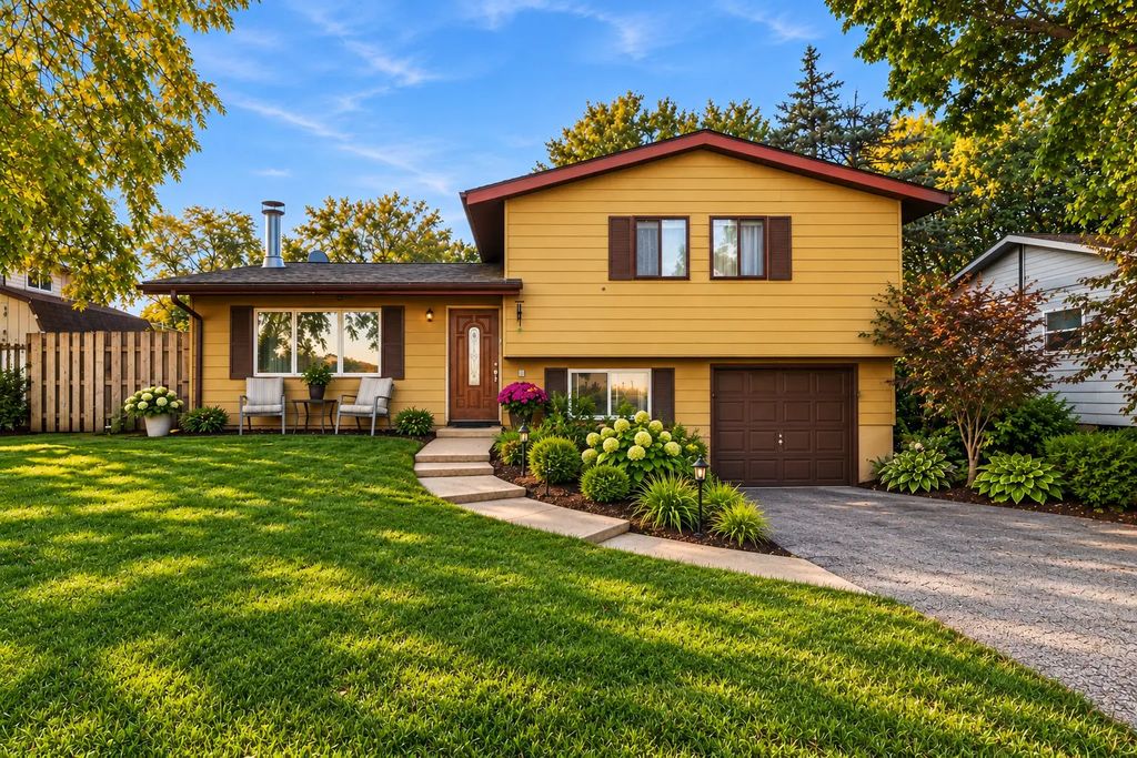 1403 Jefferson Street, Lake In The Hills