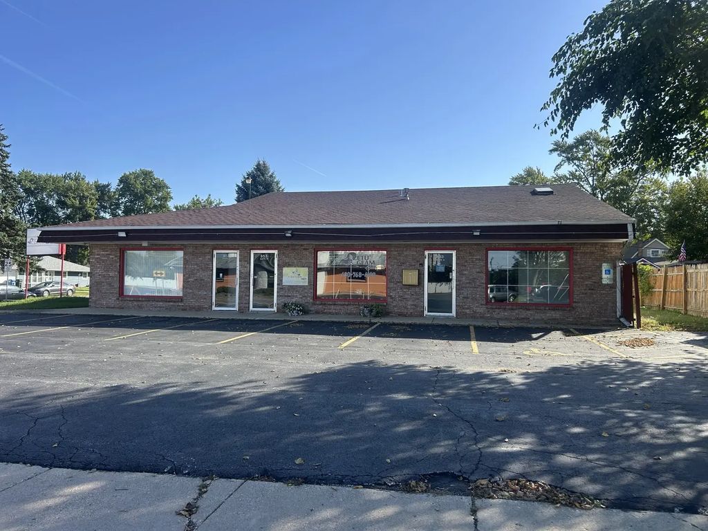 853 N Highland Avenue, Aurora