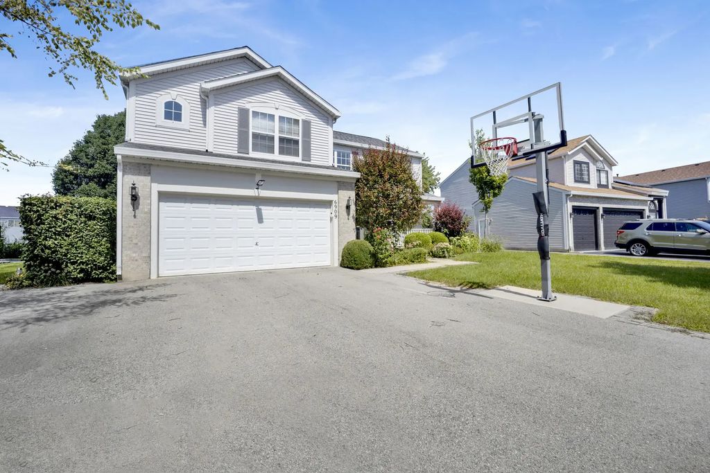 6909 Twin Falls Drive, Plainfield