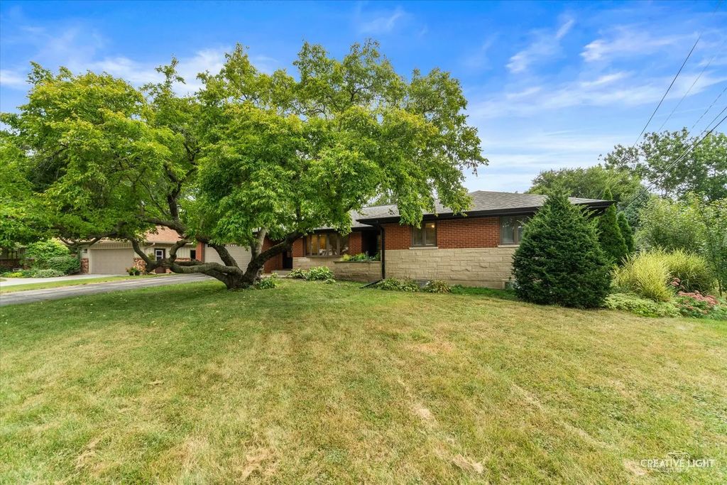 390 Lra Drive, Aurora
