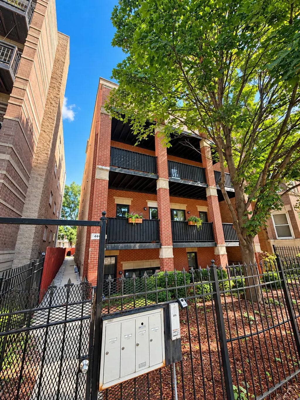 4447 S Indiana Avenue 1r, Chicago