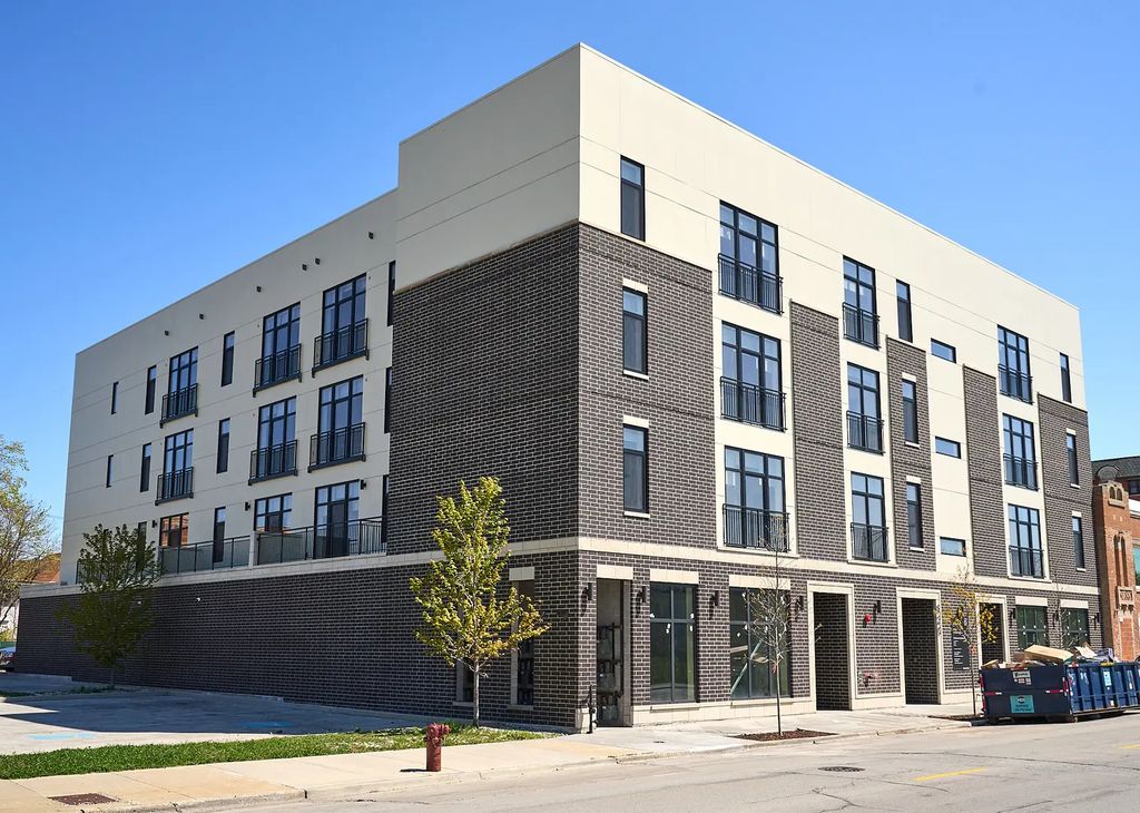 926 E 43rd Street 203, Chicago