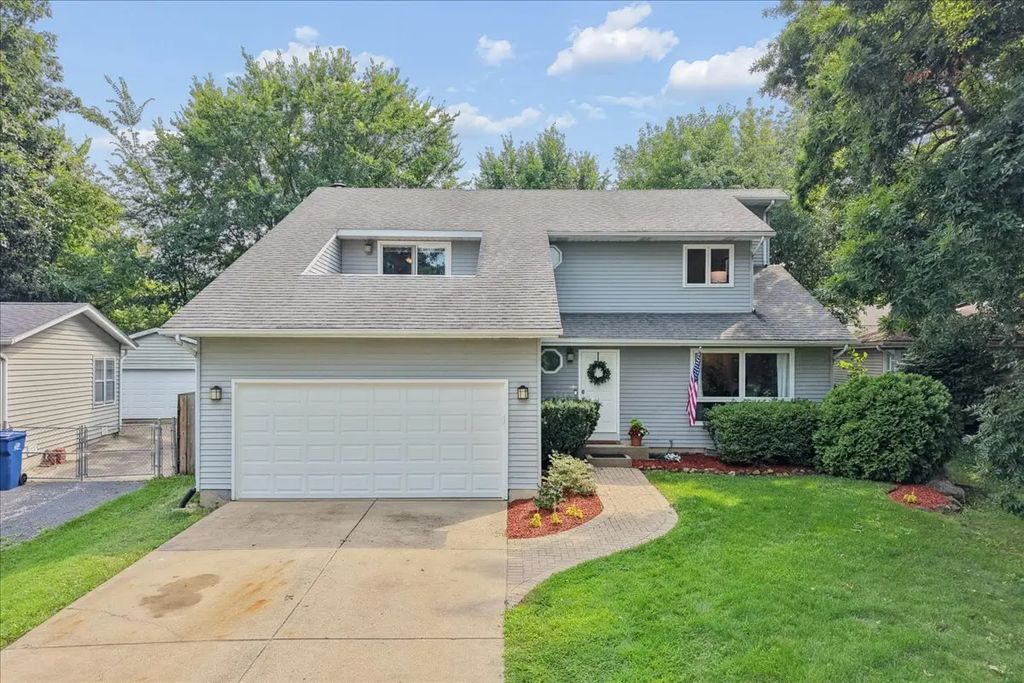 33202 N Woodland Terrace, Grayslake