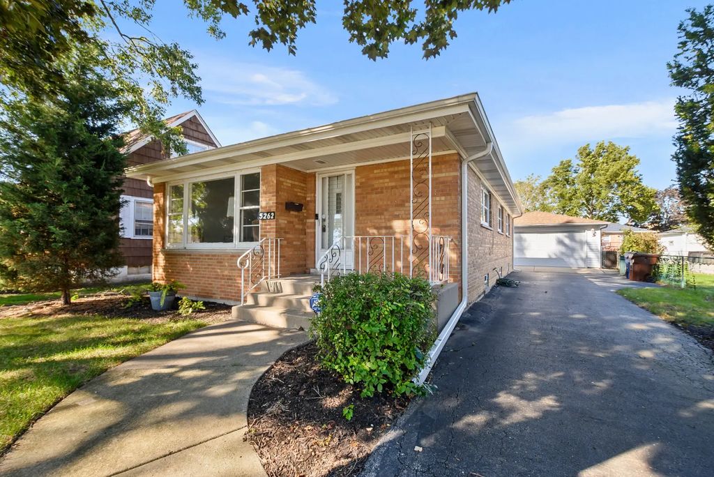 5262 Alexander Place, Oak Lawn
