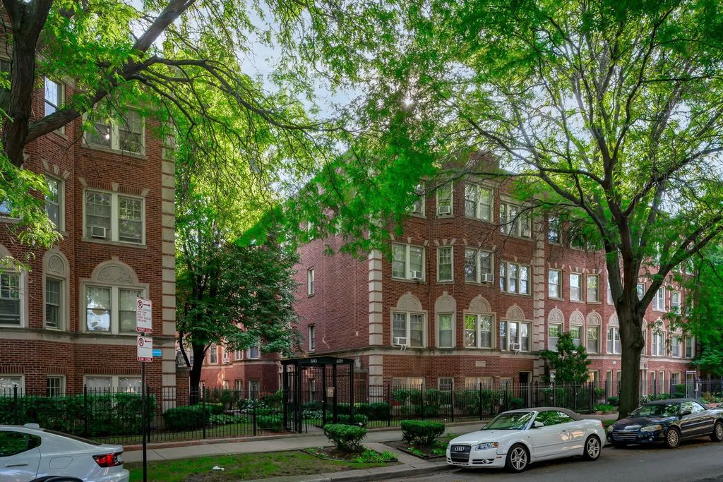 6131 N Hoyne Avenue G, Chicago