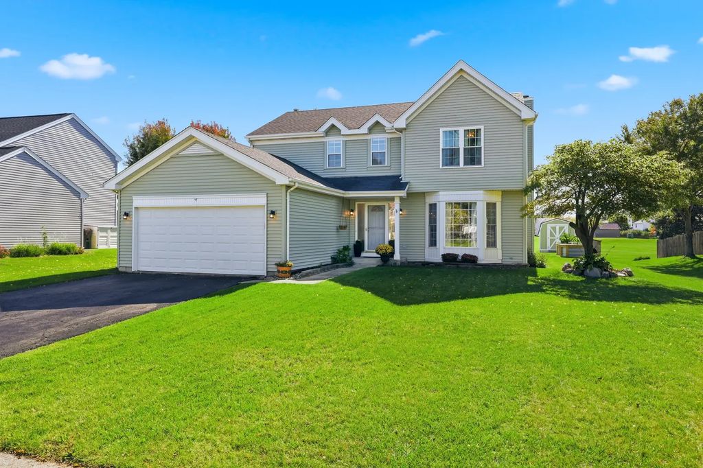 997 Village Road, Crystal Lake