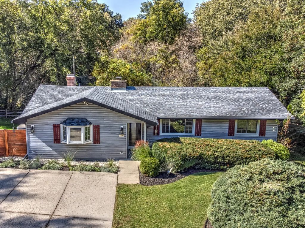 36748 N Oakwood Drive, Lake Villa