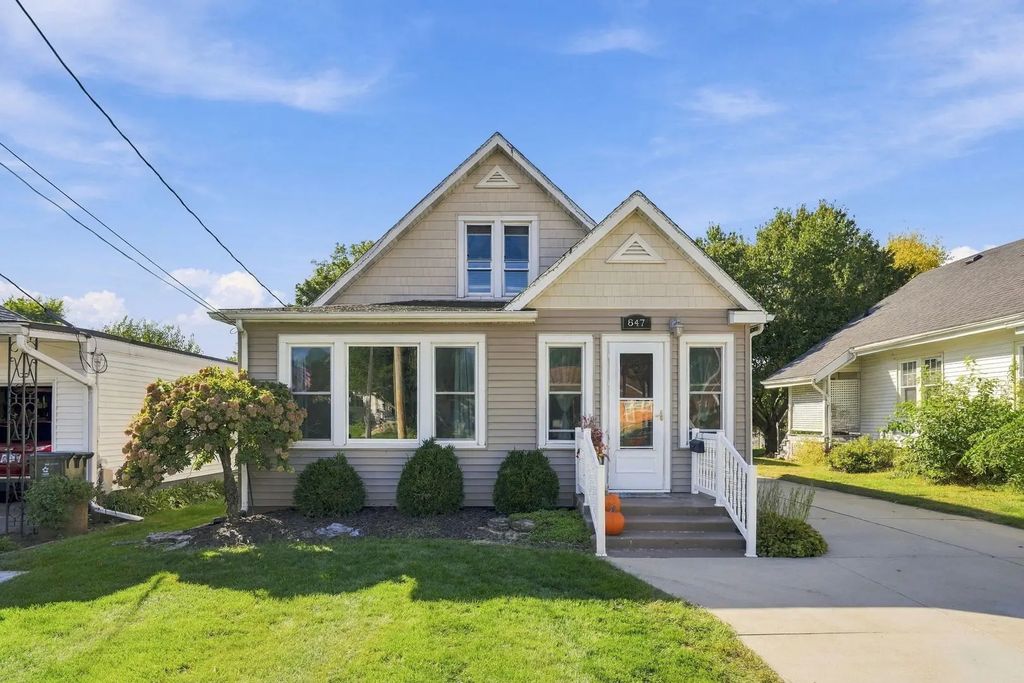 847 S Oakwood Avenue, Geneseo