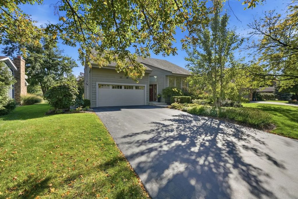 8361 Clynderven Road, Burr Ridge