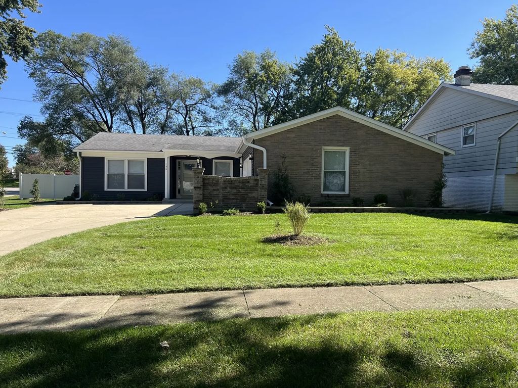196 Green Court, Streamwood