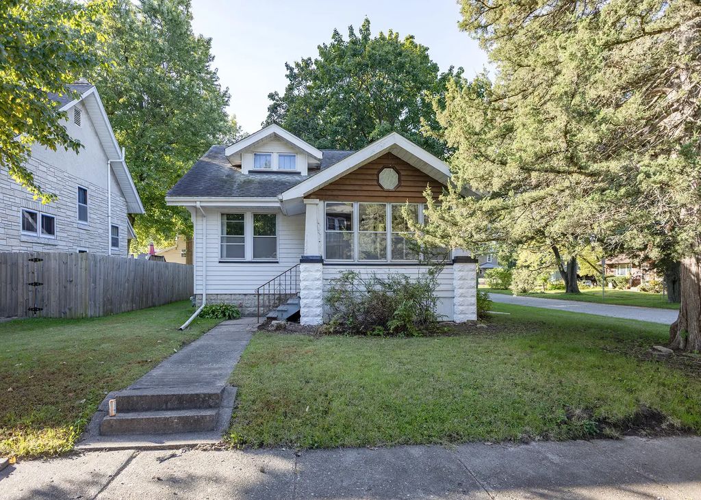 1402 28th Avenue, Moline