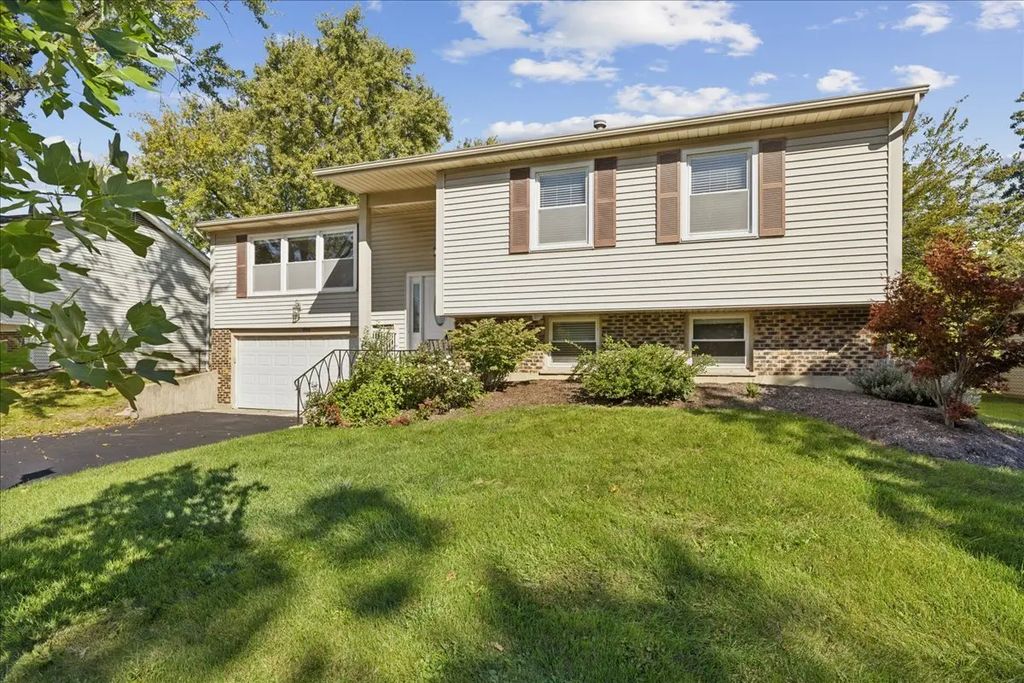 990 Brush Hill Lane, Lake Zurich