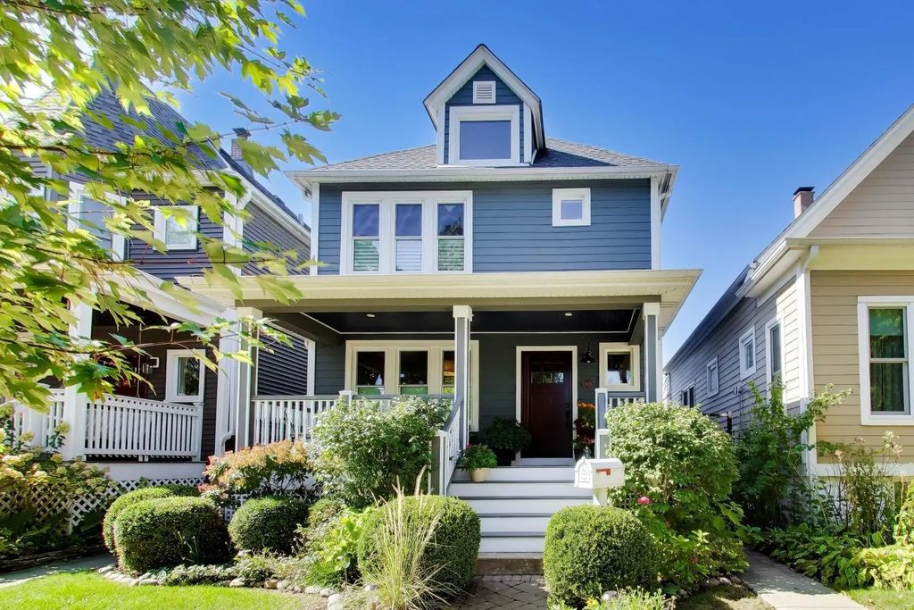 2636 N Drake Avenue, Chicago