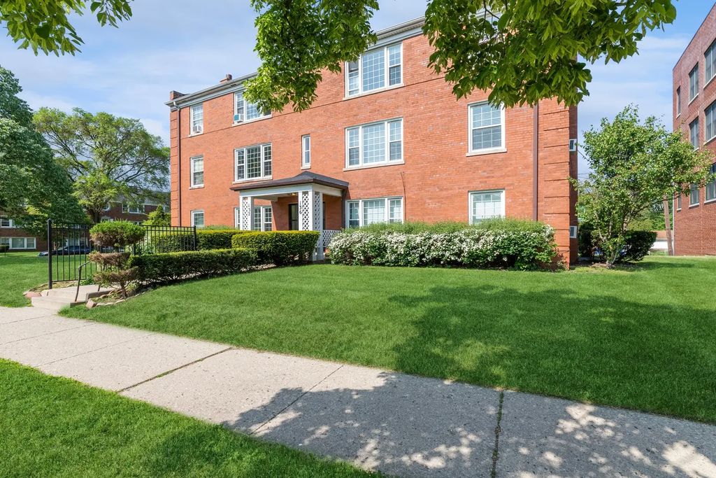 136 Ridge Avenue 2, Evanston