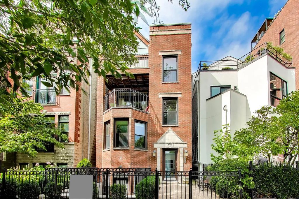 2032 N Burling Street 3, Chicago