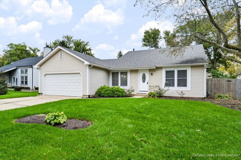 985 Ridgewood Lane, Crystal Lake