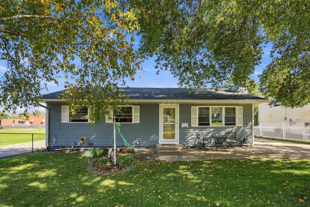 1925 N Elsie Avenue A, Davenport