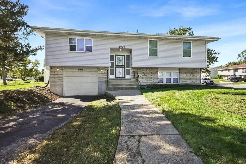 17000 Pine Court, Hazel Crest