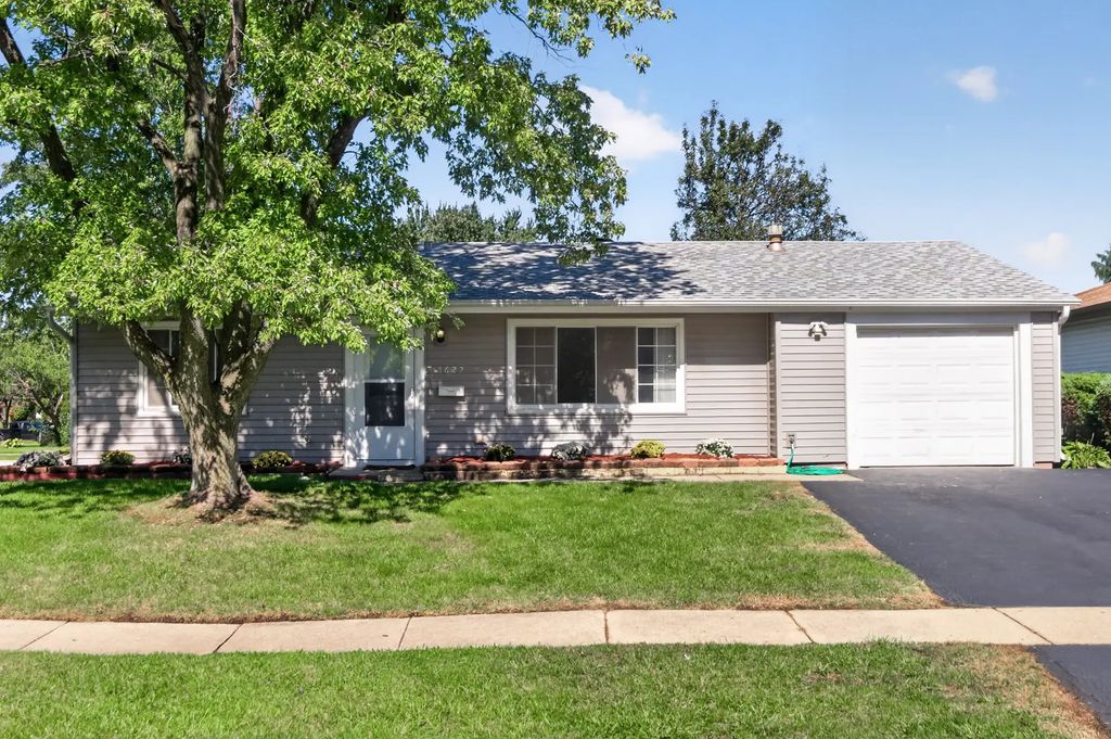 1622 W Celebrity Circle, Hanover Park