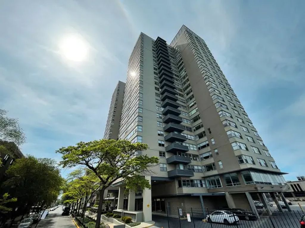 6301 N Sheridan Road 4j, Chicago