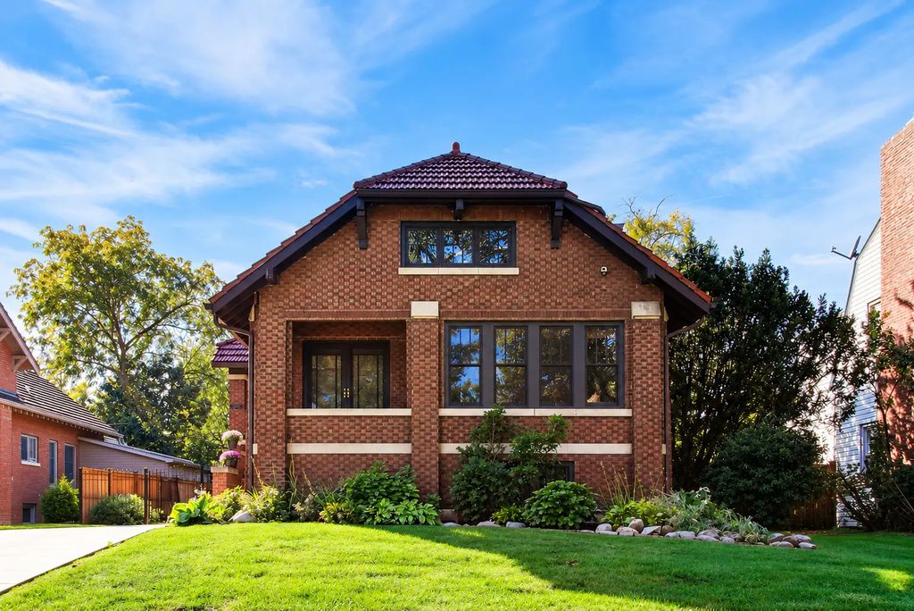 10516 S Seeley Avenue, Chicago