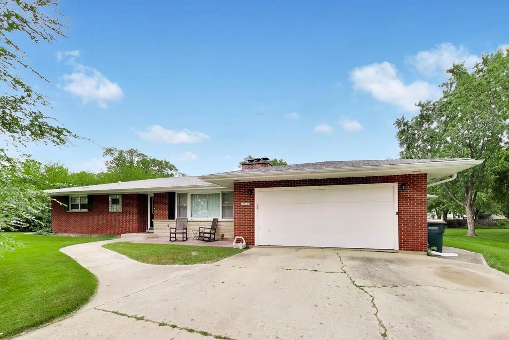 10s021 Plainfield Naperville Road, Naperville