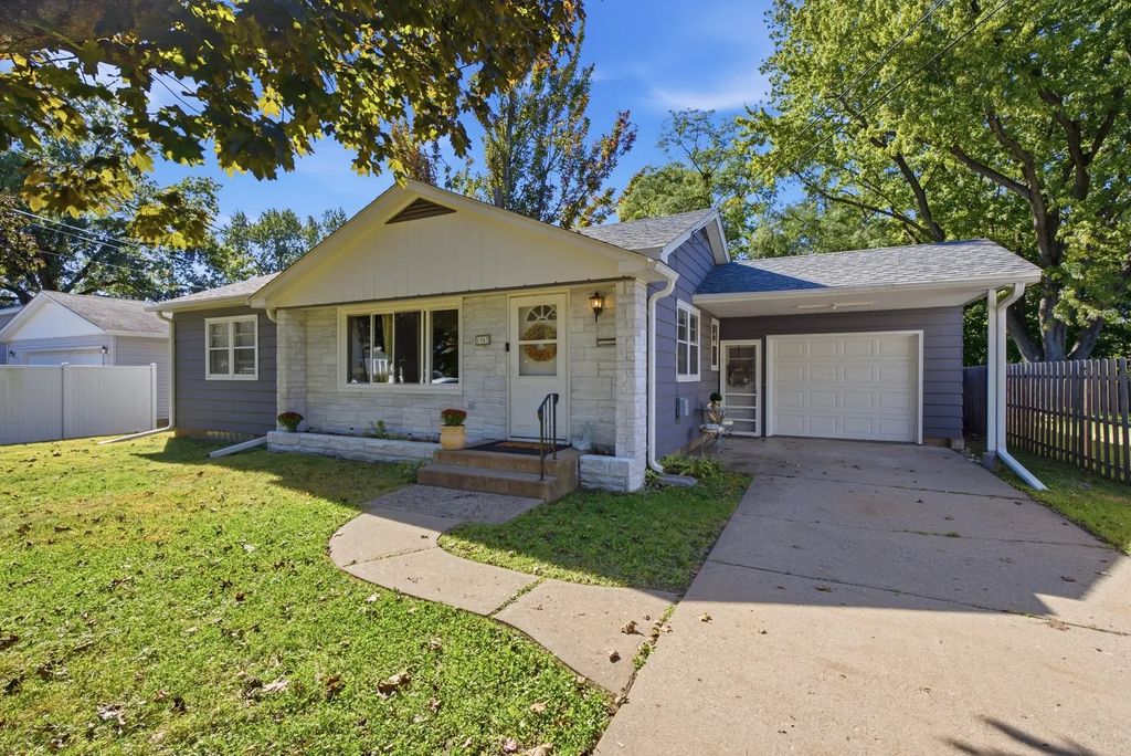 1907 4th Street A, East Moline