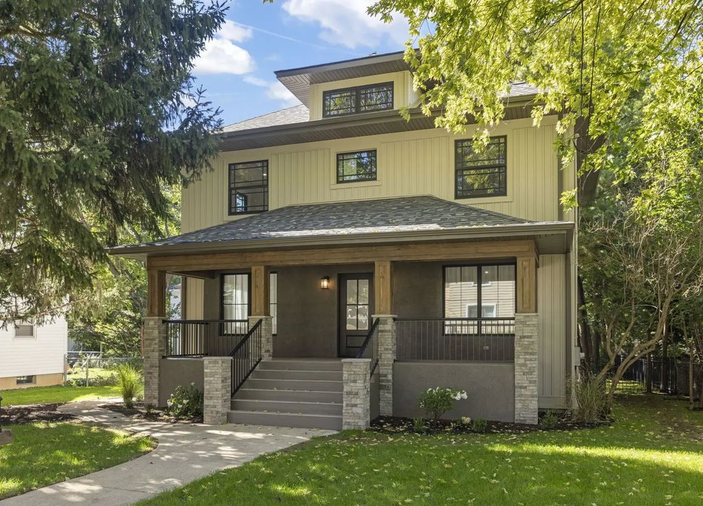 122 N Oakwood Avenue, West Chicago