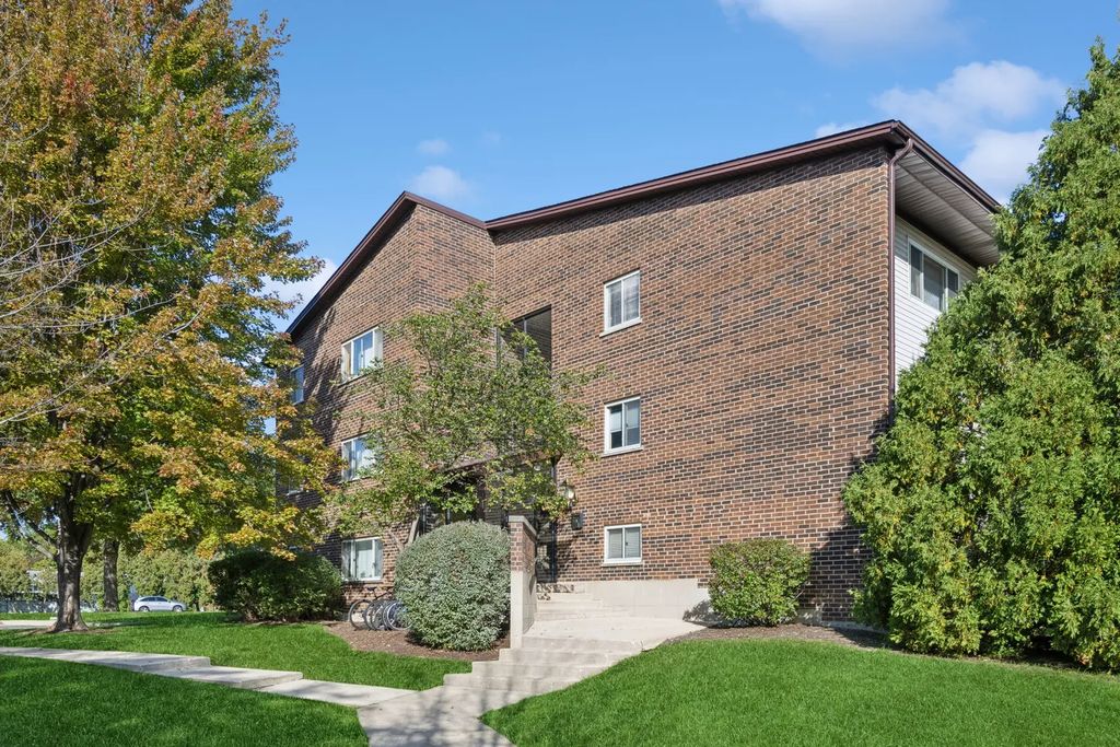 660 Perrie Drive 201, Elk Grove Village