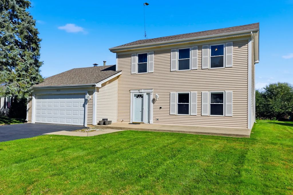 1050 Applewood Lane, Algonquin