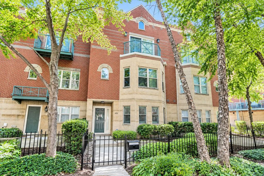4530 S Woodlawn Avenue 305, Chicago