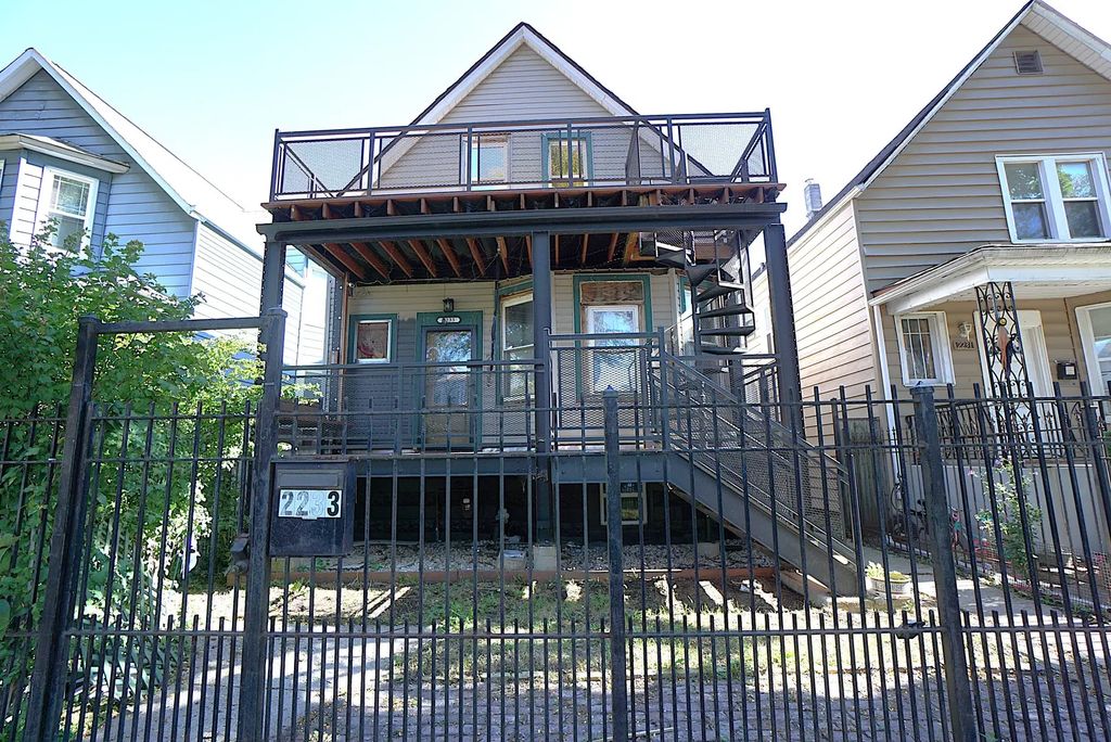 2233 N Kenneth Avenue, Chicago