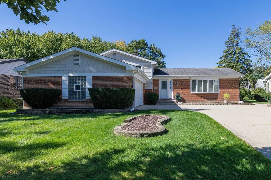 2612 N Waterman Avenue, Arlington Heights