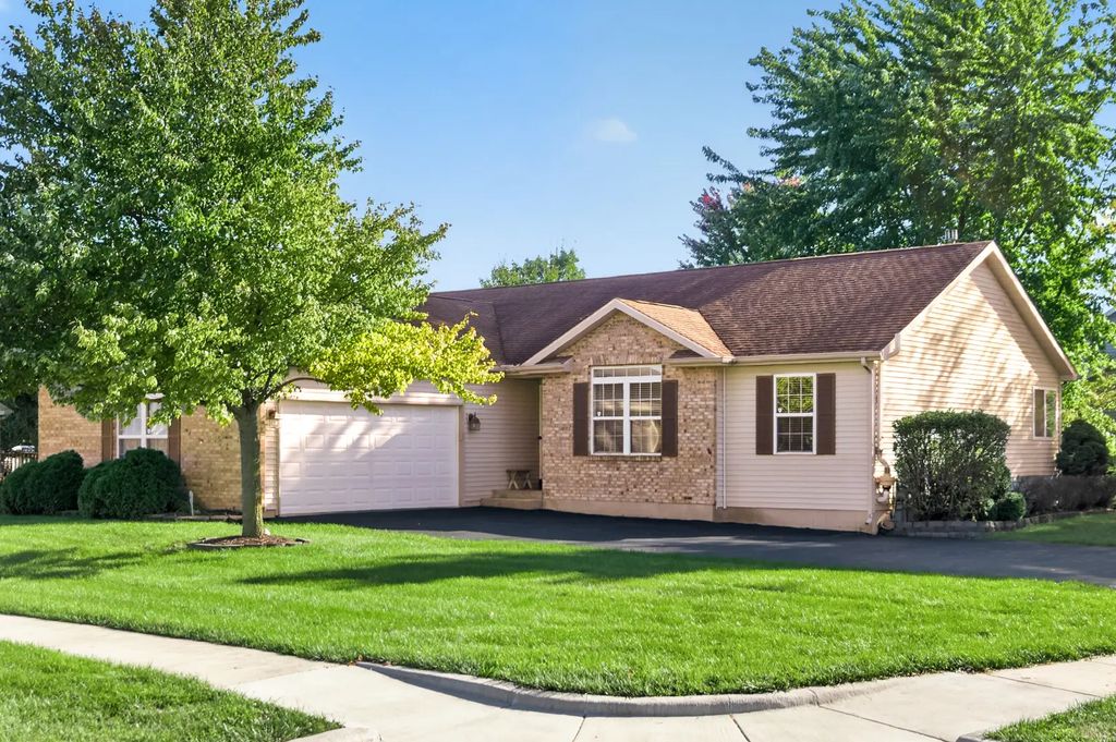 1366 Knolls S Avenue, DeKalb