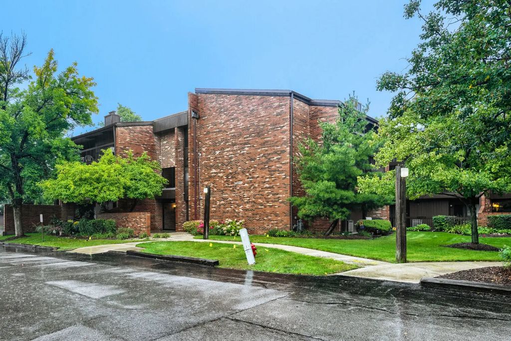 14509 Sussex Court Ph3, Oak Forest