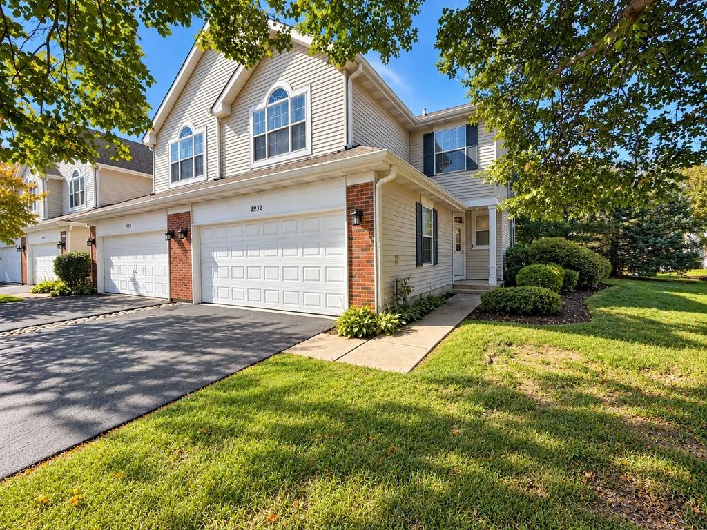 1932 Blackberry Lane, Hoffman Estates