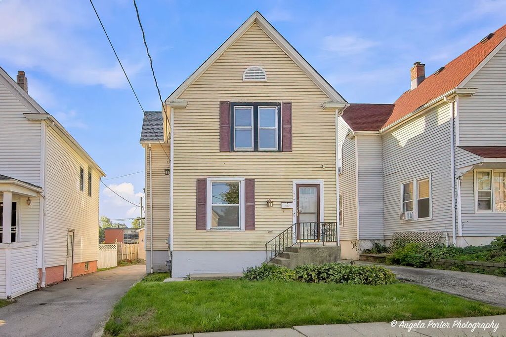 407 4th Street, Waukegan