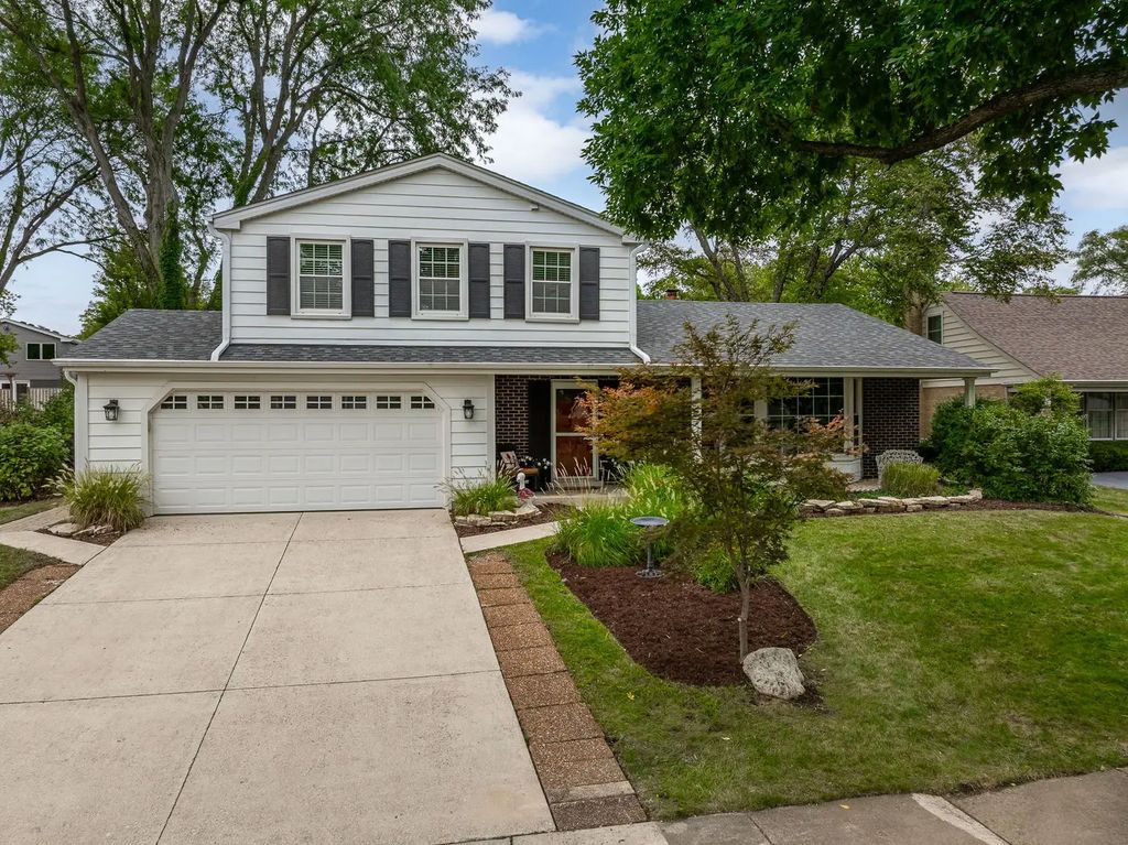 601 Menominee Lane, Naperville