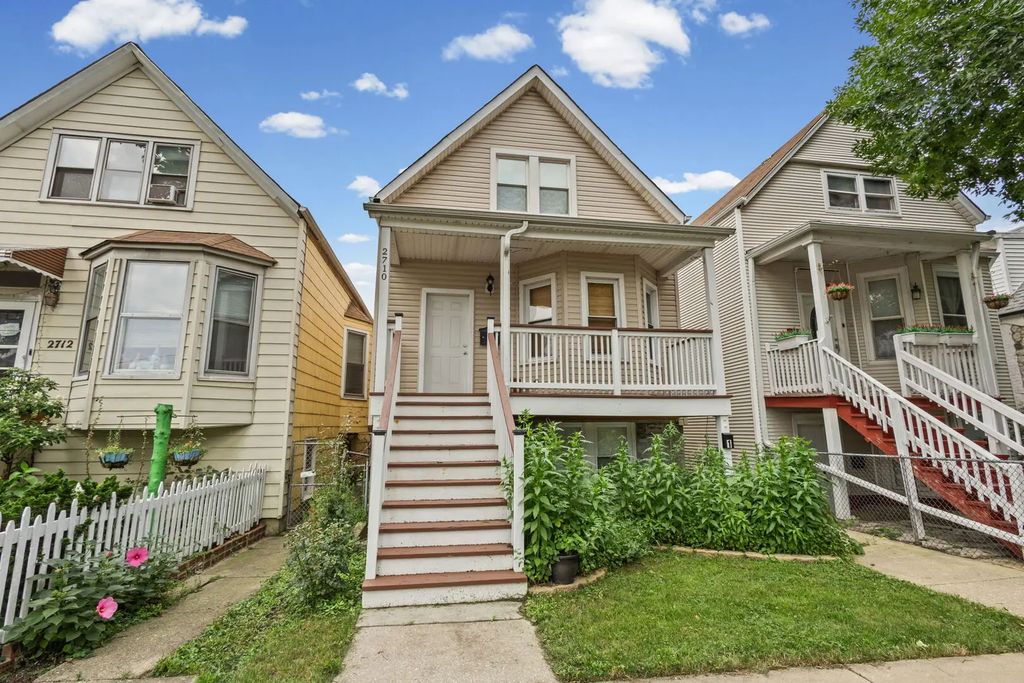 2710 W Fletcher Street 1, Chicago