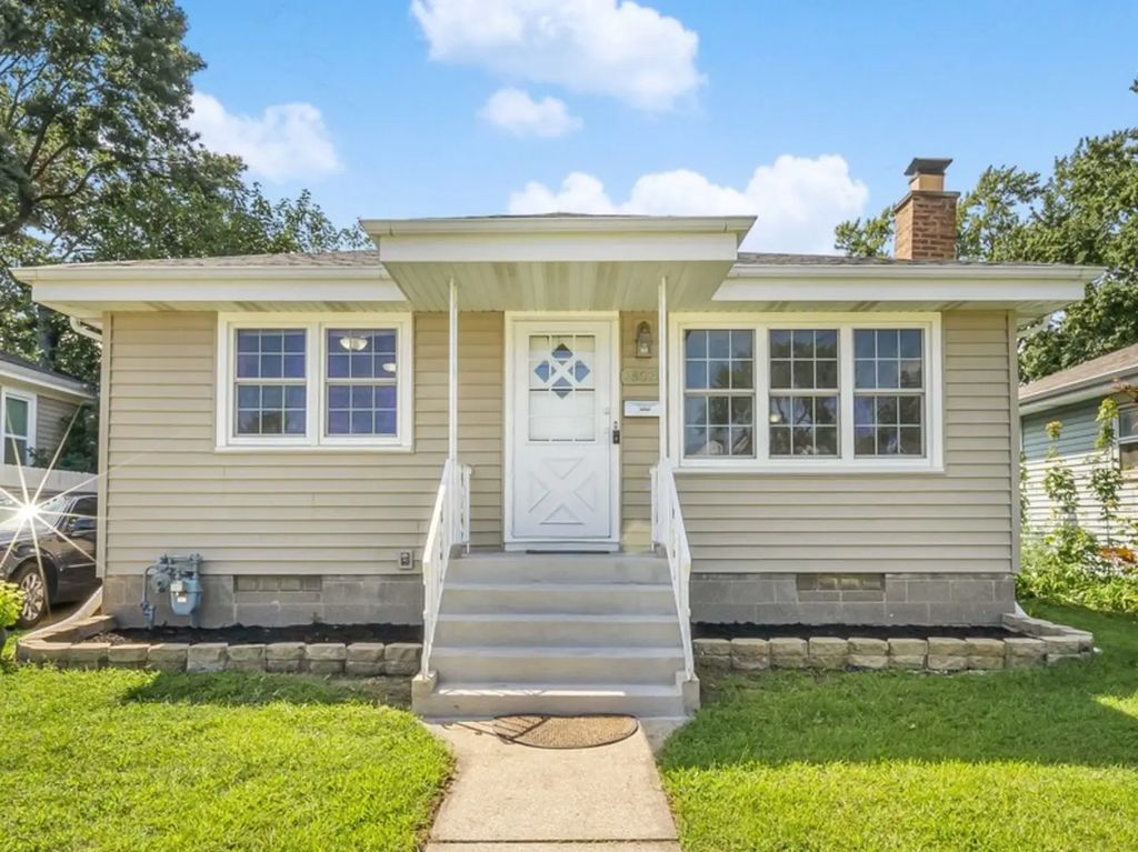 18026 Oakley Avenue, Lansing