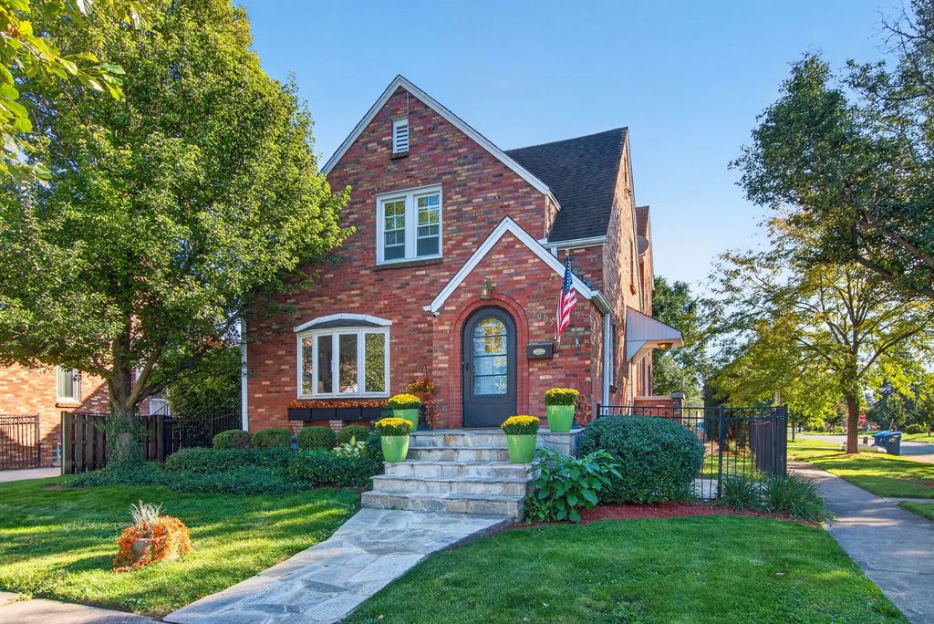 1005 Woodlawn Avenue, Des Plaines