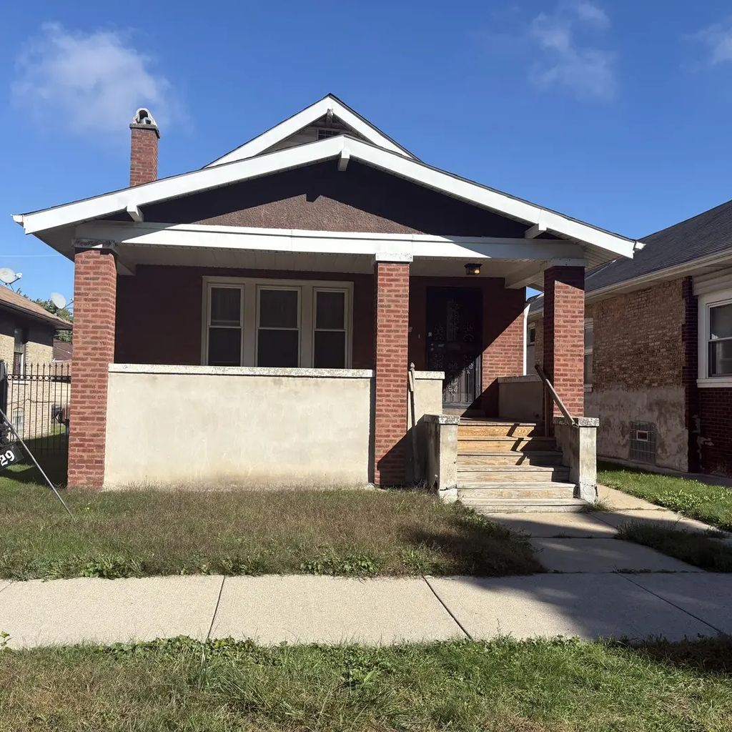 7929 S Bennett Avenue, Chicago
