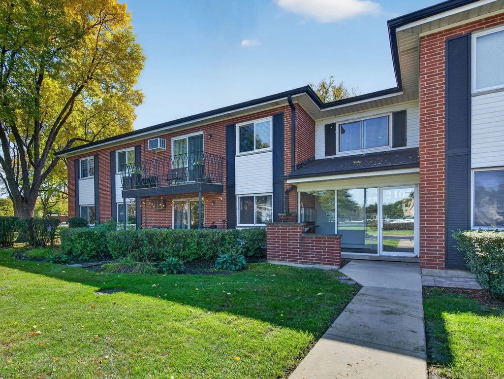 2407 E Brandenberry Court 1l, Arlington Heights